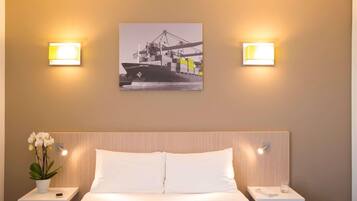 Appartement, 1 slaapkamer | Individueel gemeubileerd, een bureau, een laptopwerkplek