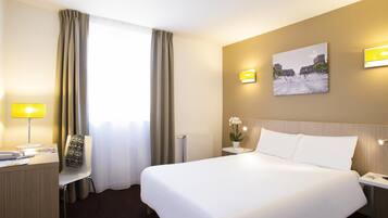 Individually furnished, desk, laptop workspace, blackout curtains