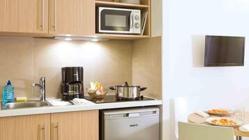 Apartment, 1 Schlafzimmer | Individuell eingerichtet, Schreibtisch, laptopgeeigneter Arbeitsplatz