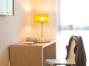 Studio, 1 Double Bed | Individually furnished, desk, laptop workspace, blackout drapes
