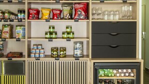 A shop with shelves stocked with various food items, beverages, and kitchenware. - Aparthotel Adagio Access Paris Reuilly (Paris)