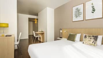 Studio, 1 tweepersoonsbed | Een kluis op de kamer, een bureau, geluiddichte muren, gratis wifi