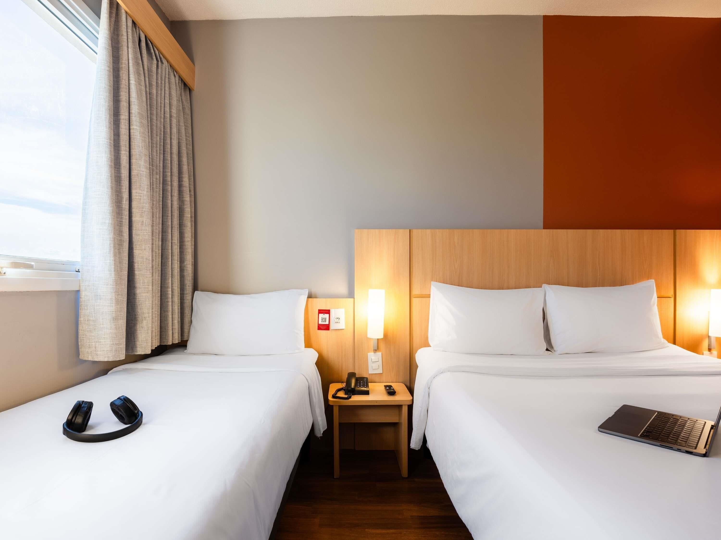 Lägenhet (Triple), (1 Double and 1 Single Bed) | Minibar, skrivbord, ljudisolering och strykjärn/strykbräda