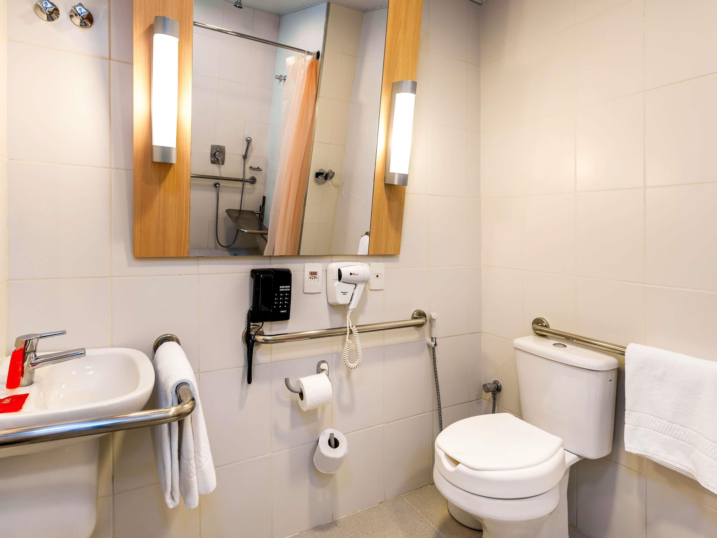 room, 1 double bed, accessible | minibar, desk, soundproofing, iron/ironing board