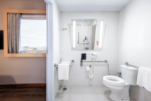 Accessible bathroom - ibis Ourinhos (Ourinhos)