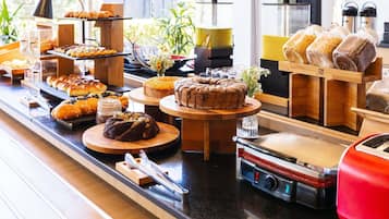 Café da manhã com buffet todos os dias mediante uma taxa