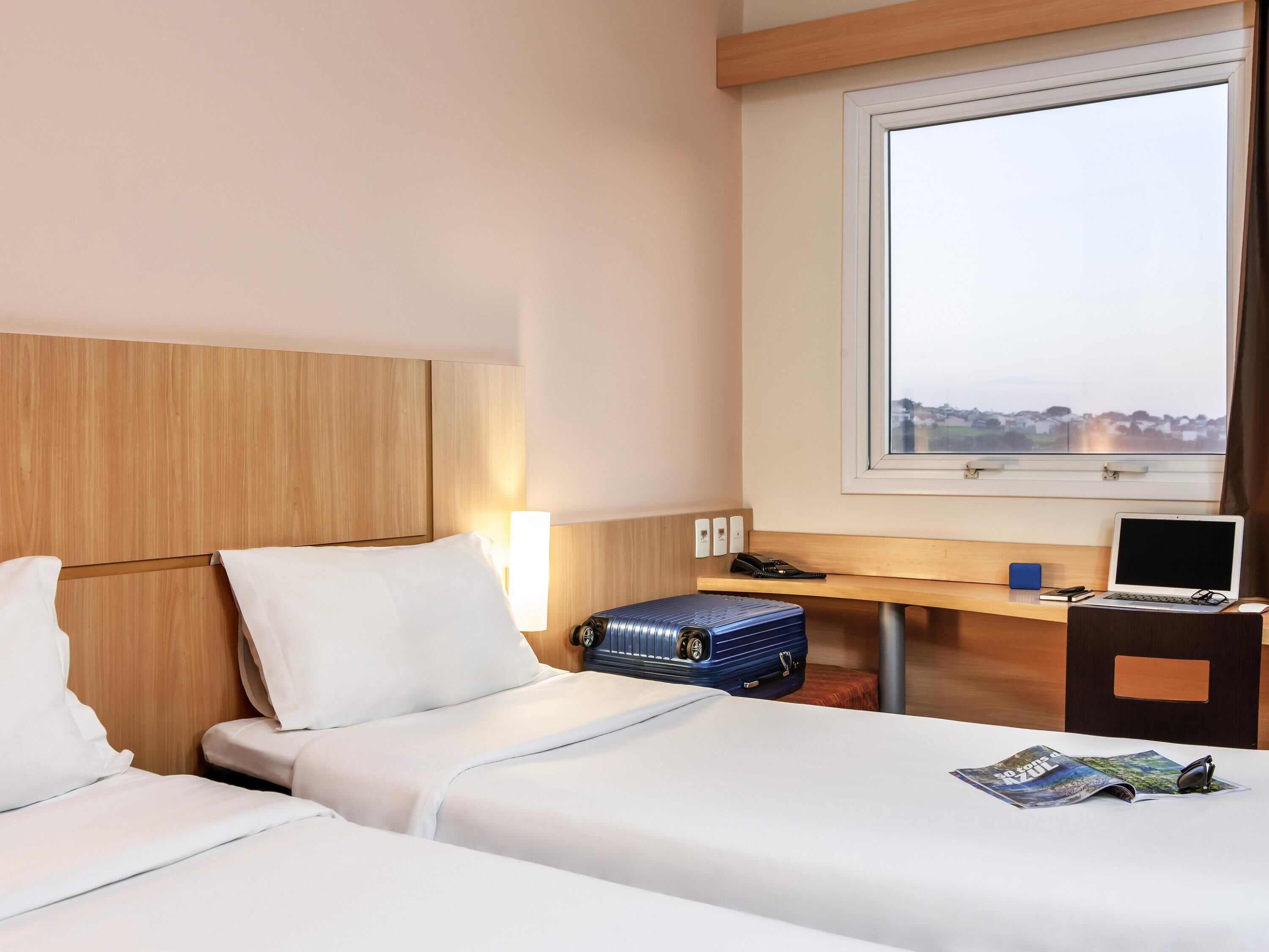 standard twin room, 2 single beds | minibar, desk, soundproofing, iron/ironing board