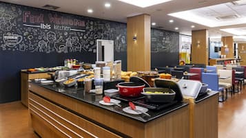 Daily buffet breakfast (BRL 49 per person)