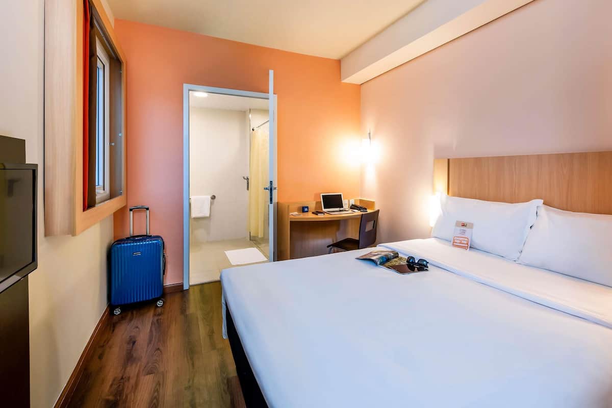 Room, 1 Double Bed, Accessible | Minibar, desk, soundproofing, iron/ironing board