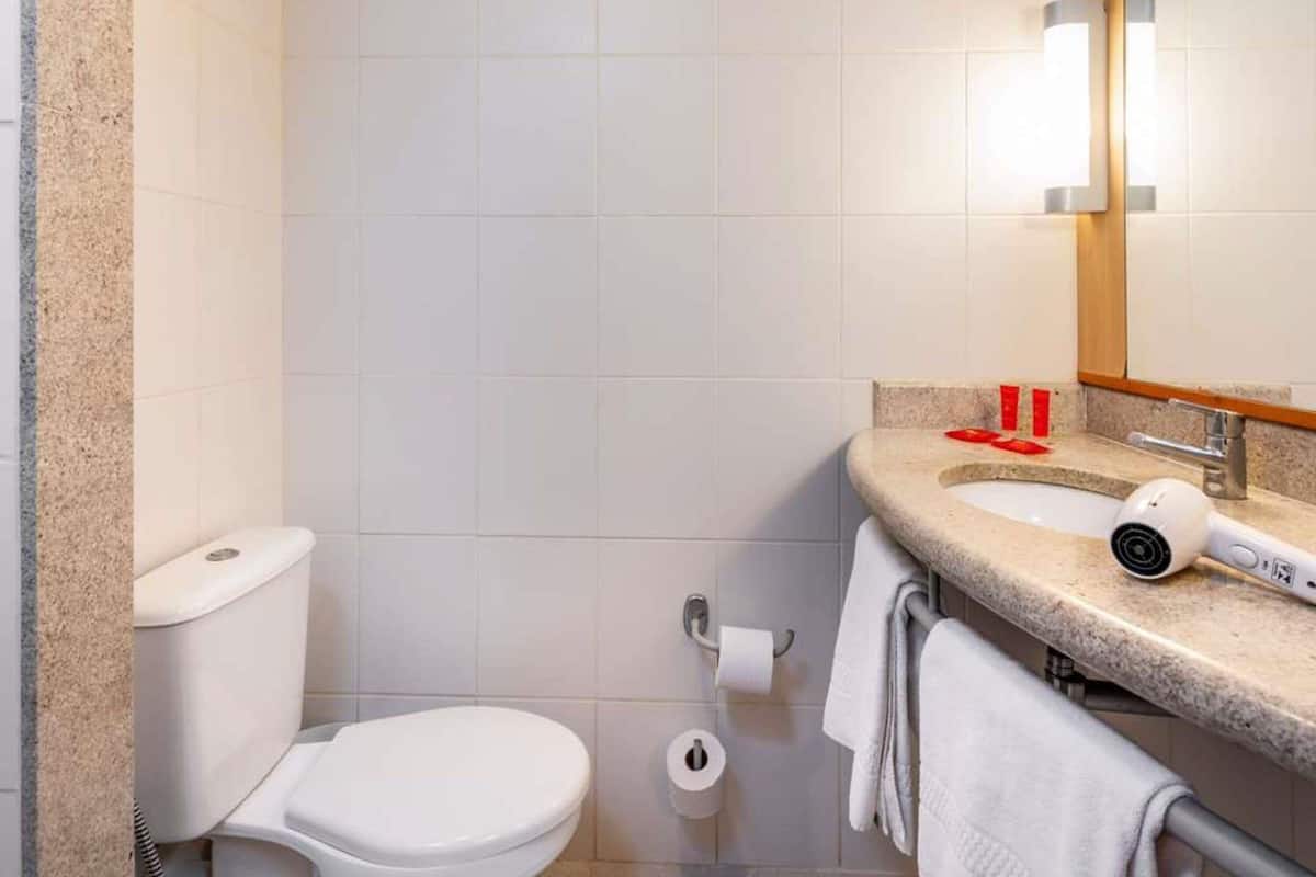 Minibar, desk, soundproofing, iron/ironing board