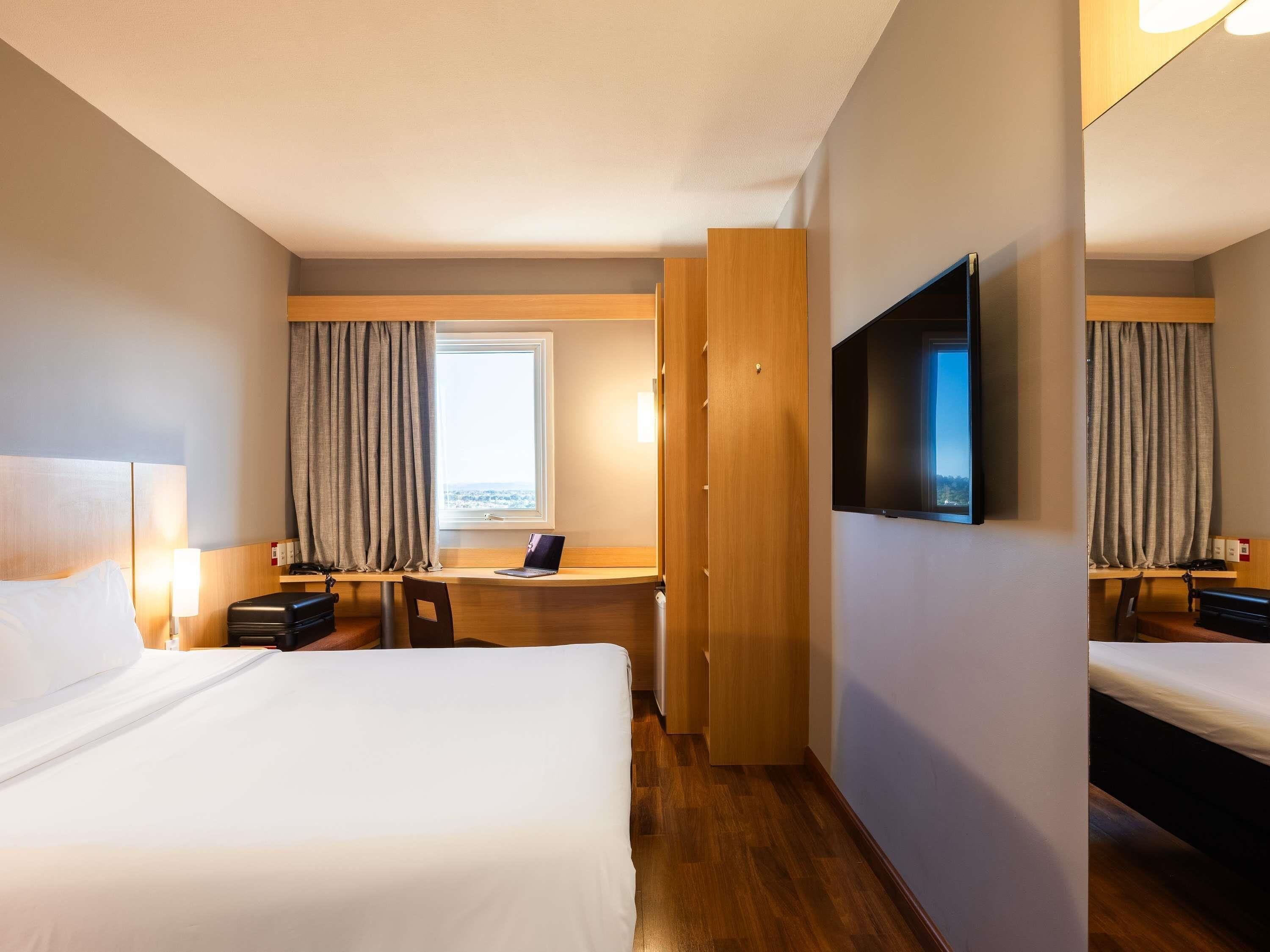 Standardrum - 1 dubbelsäng | Minibar, skrivbord, ljudisolering och strykjärn/strykbräda