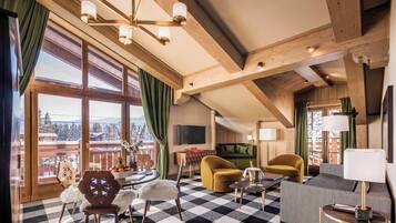 Prestige Suite | Premium bedding, free minibar items, in-room safe, desk