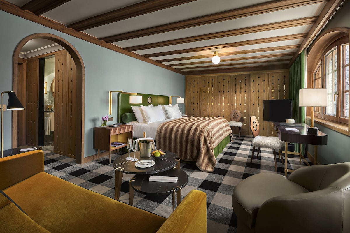 Junior suite | Luxe beddengoed, een minibar met enkele gratis items