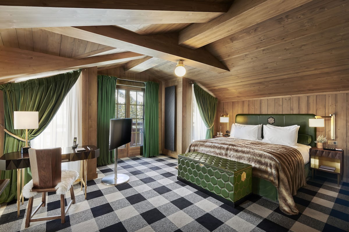 Luxe beddengoed, een minibar met enkele gratis items