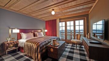 Prestige Room | Premium bedding, free minibar items, in-room safe, desk