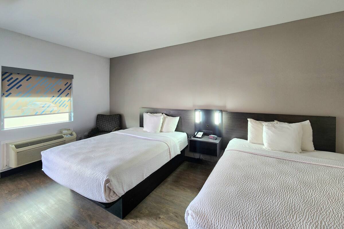Pillow-top beds, desk, soundproofing, iron/ironing board