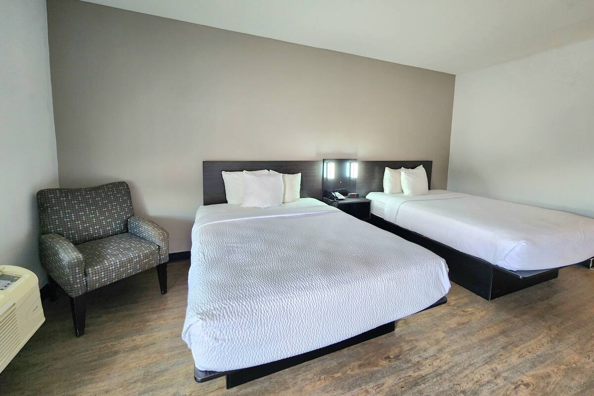 Pillow-top beds, desk, soundproofing, iron/ironing board