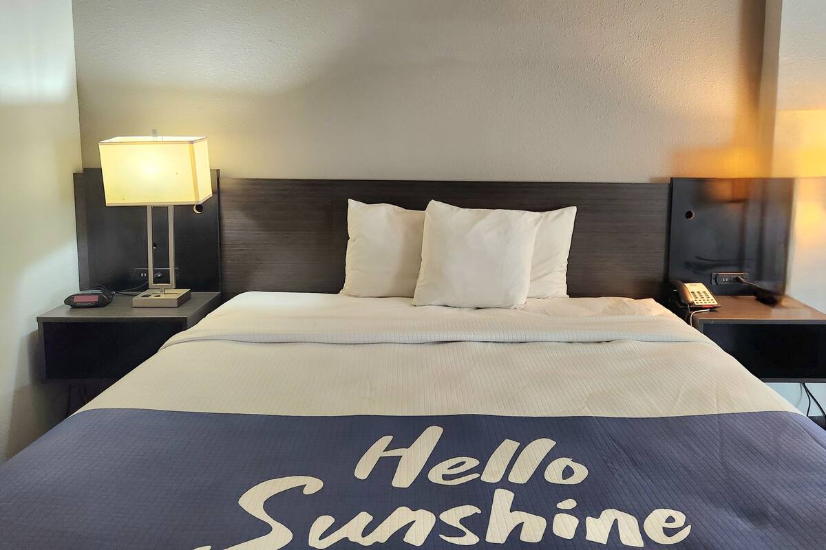 Pillow-top beds, desk, soundproofing, iron/ironing board