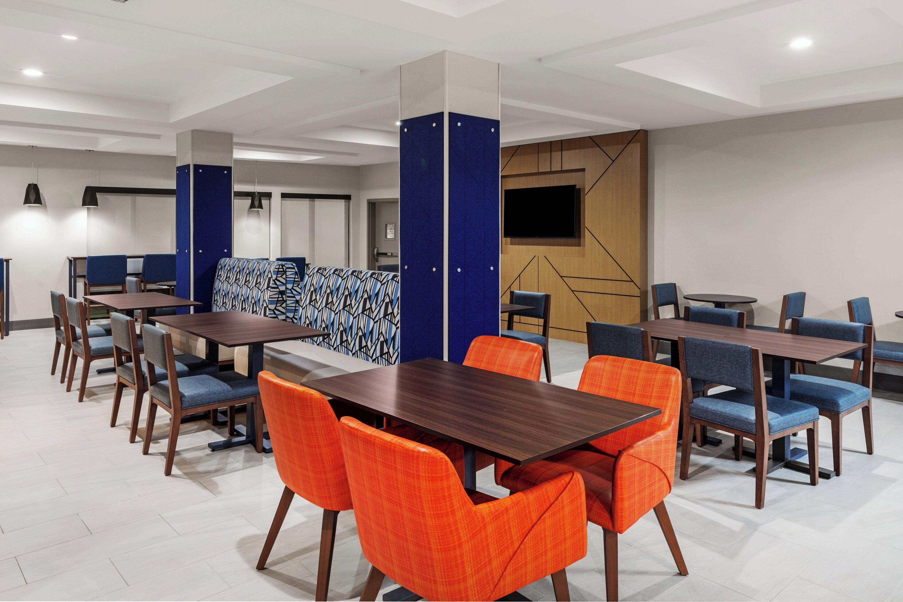 Photo - Holiday Inn Express & Suites San Antonio Se By At&t Center