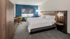 A hotel room with a bed, a desk, a chair, and a wardrobe. - Holiday Inn Express & Suites San Antonio - Frost Bank Ctr (San Antonio)