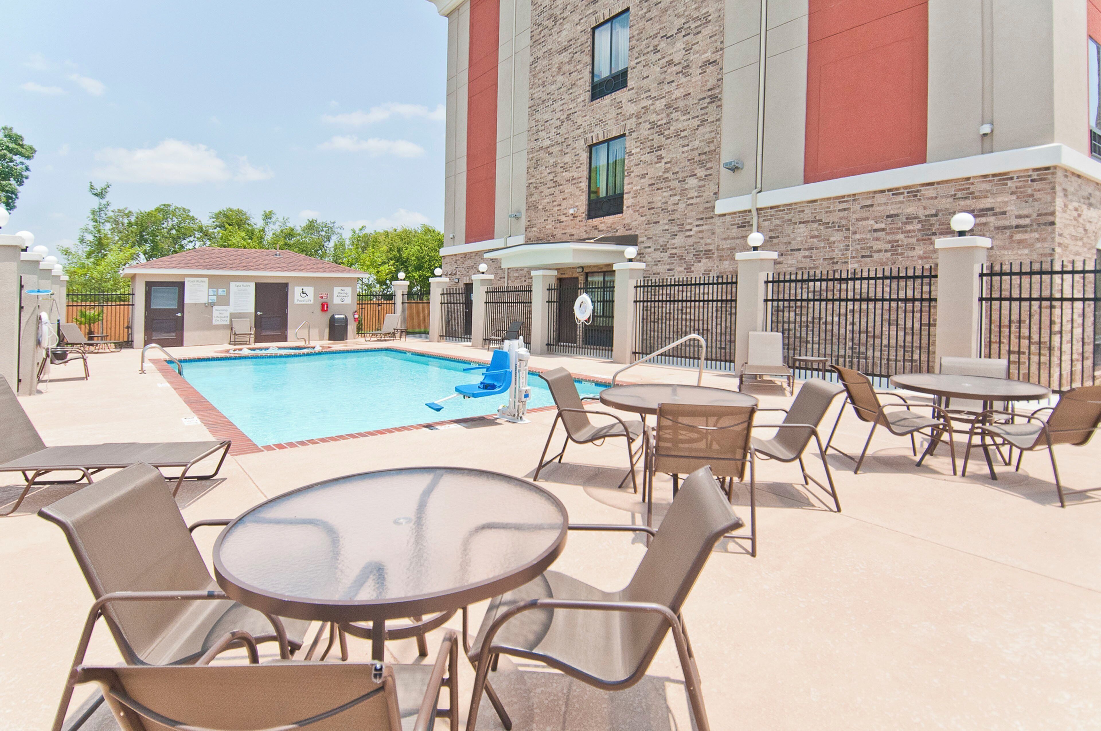 Photo - Holiday Inn Express & Suites San Antonio Se By At&t Center