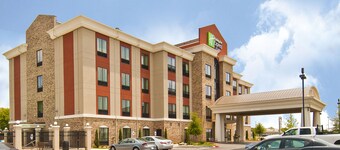 Holiday Inn Express & Suites San Antonio - Frost Bank Ctr