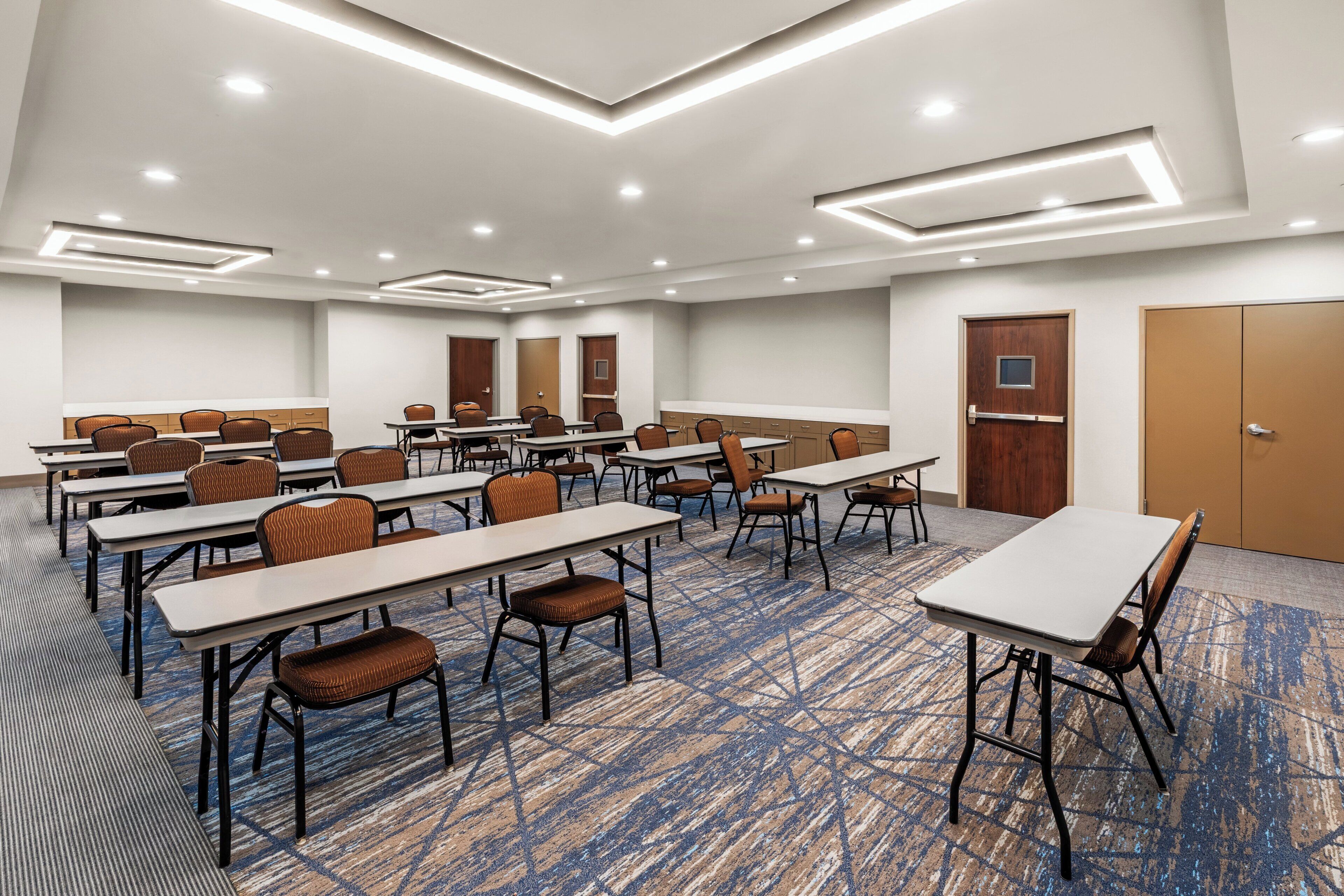 Photo - Holiday Inn Express & Suites San Antonio - Frost Bank Ctr