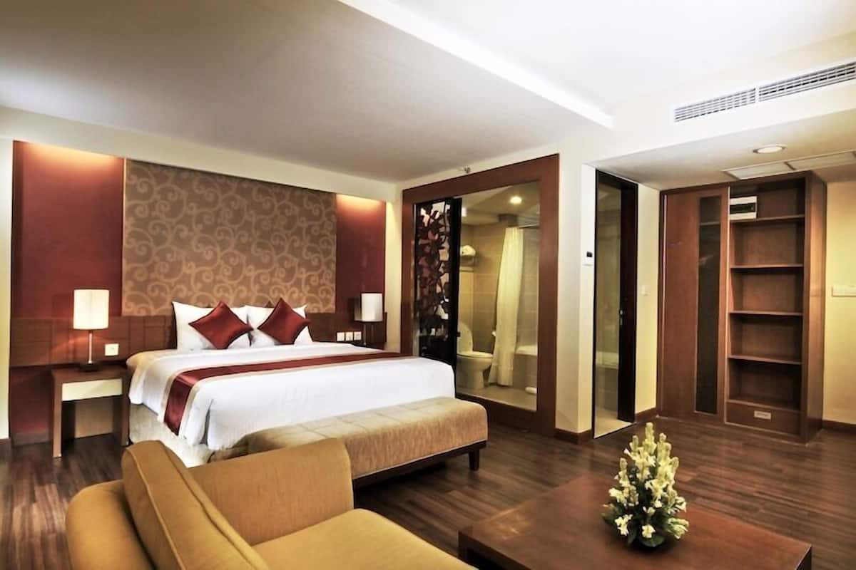 Suite | Premium bedding, pillow-top beds, in-room safe, desk