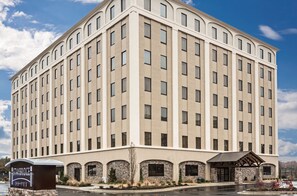 Exterior - Staybridge Suites Atlanta Airport by IHG (Atlanta)