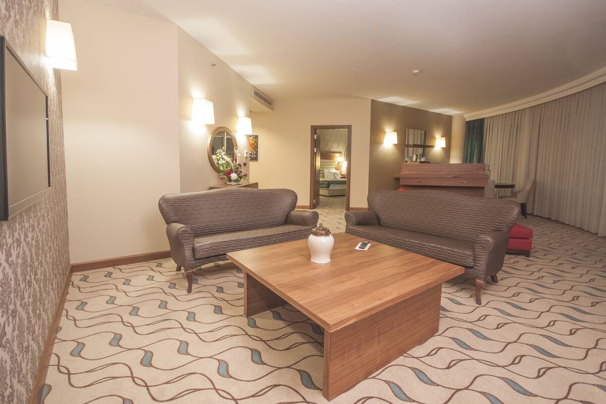 1 bedroom, premium bedding, minibar, in-room safe