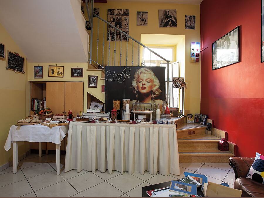 Breakfast (EUR 5 per person)