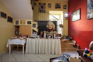 Breakfast (EUR 5 per person)