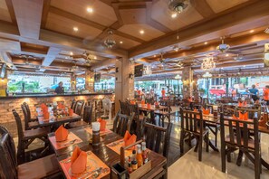 Lunsj og middag serveres, sjømat