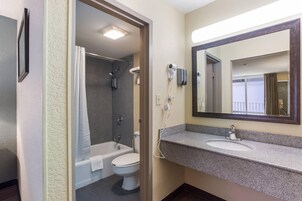 Iron/ironing board, free WiFi, bed sheets
