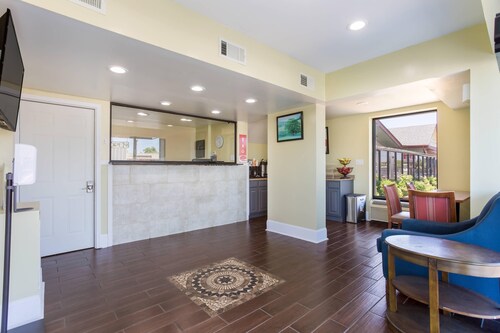 Econo Lodge Gallatin - Metro Nashville