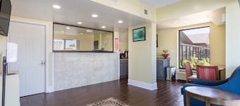 Econo Lodge Gallatin - Metro Nashville