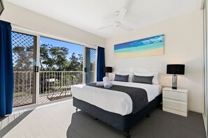 Superior Apartment, 3 Bedrooms | Individually decorated, individually furnished, soundproofing - White Crest Apartments (Torquay)