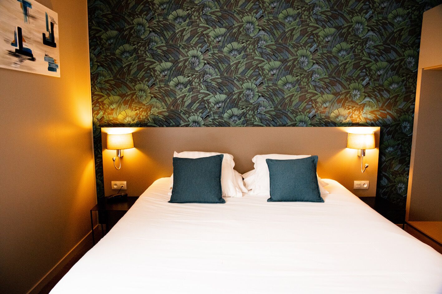 deluxe double room | desk, soundproofing, free wifi, bed sheets