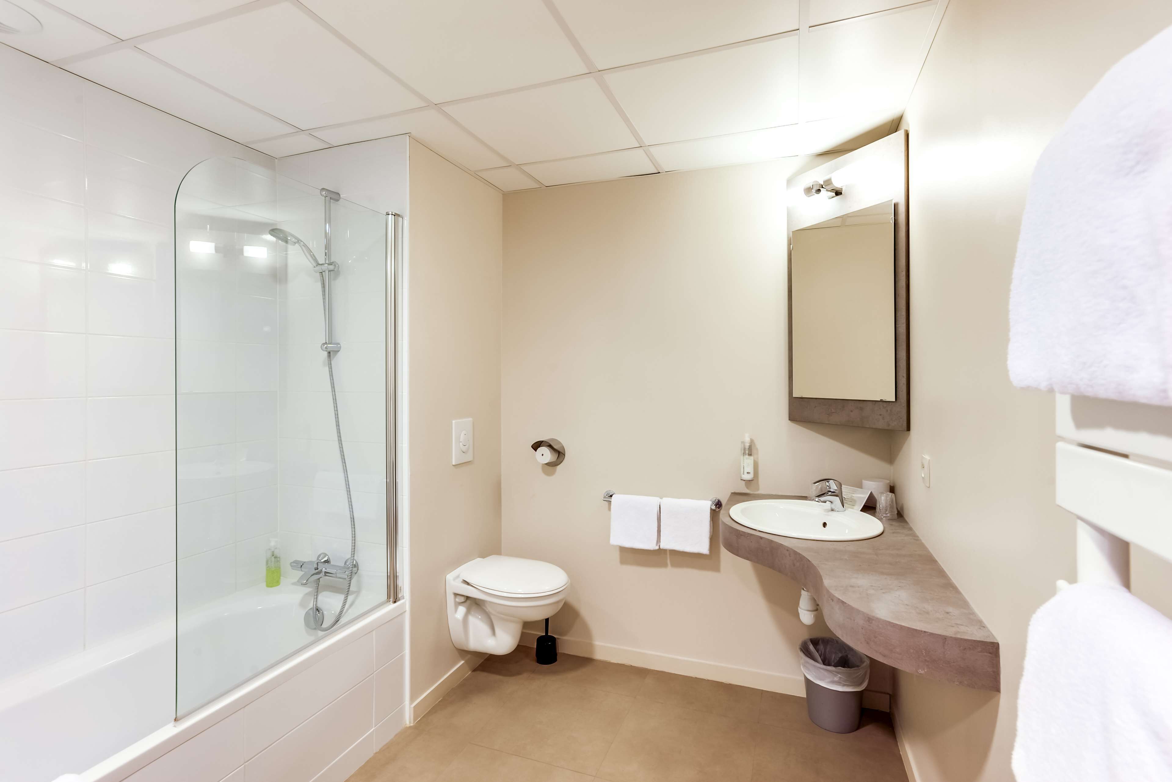 deluxe double room | bathroom | hair dryer, towels