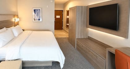 Holiday Inn Express Kenedy by IHG