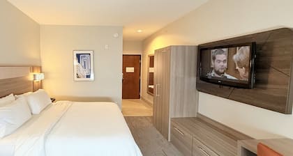 Holiday Inn Express Kenedy by IHG