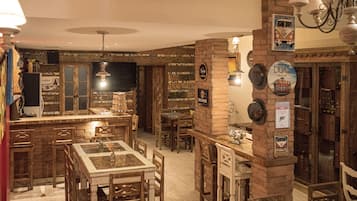 Bar (trong khuôn viên)
