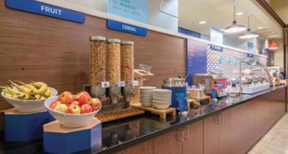 Holiday Inn Express & Suites St Louis Airport by IHG