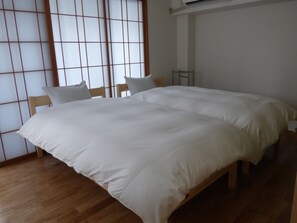 Down duvets, laptop workspace, iron/ironing board, free WiFi - Guesthouse Hyakumanben Cross (Kyoto)