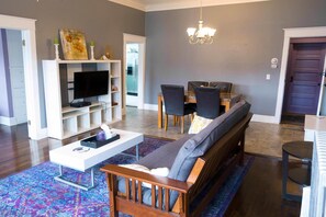 Apartment | Living area | Flat-screen TV