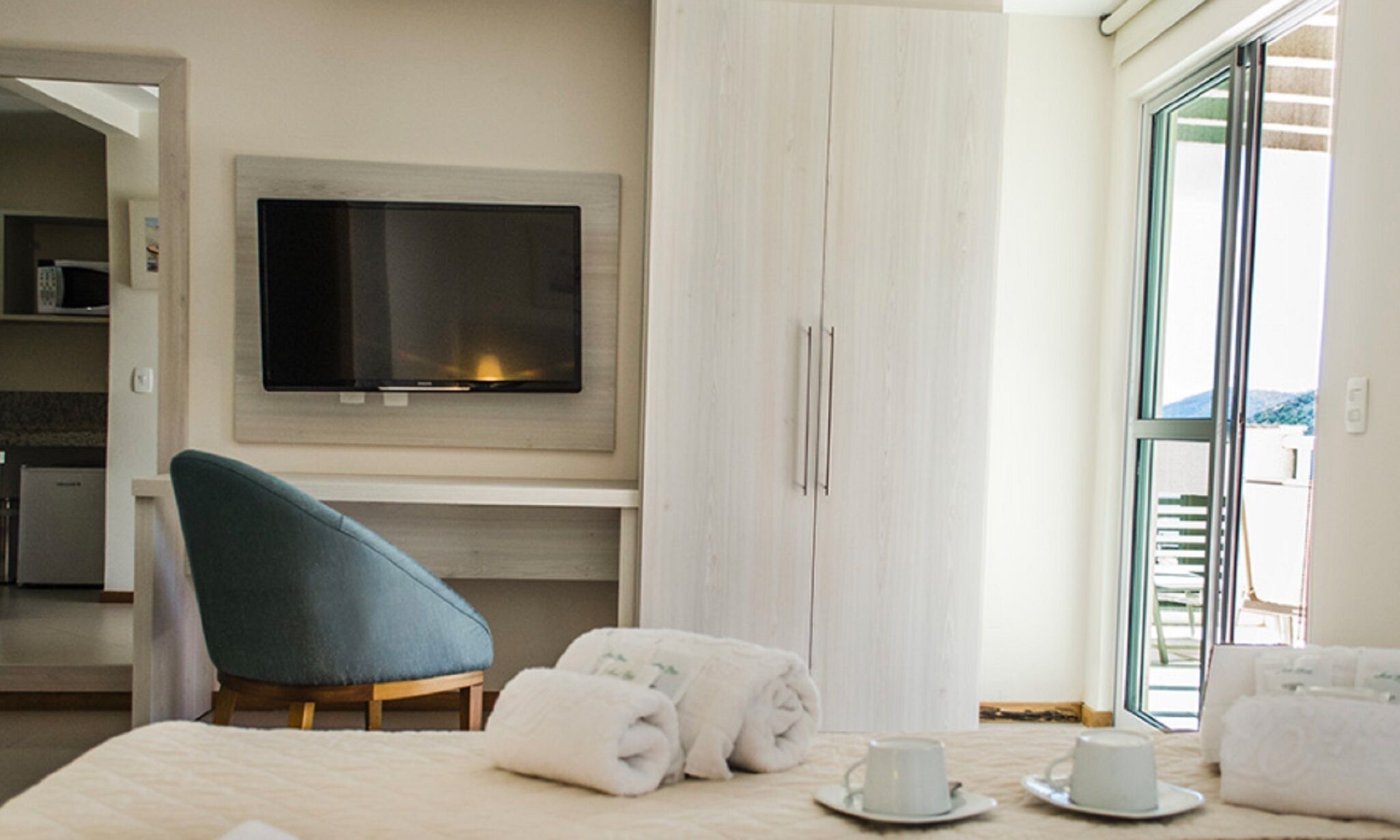 Minibar, coffres-forts dans les chambres, fer et planche à repasser