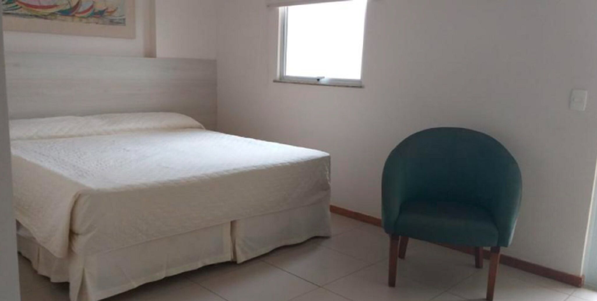 Minibar, coffres-forts dans les chambres, fer et planche à repasser