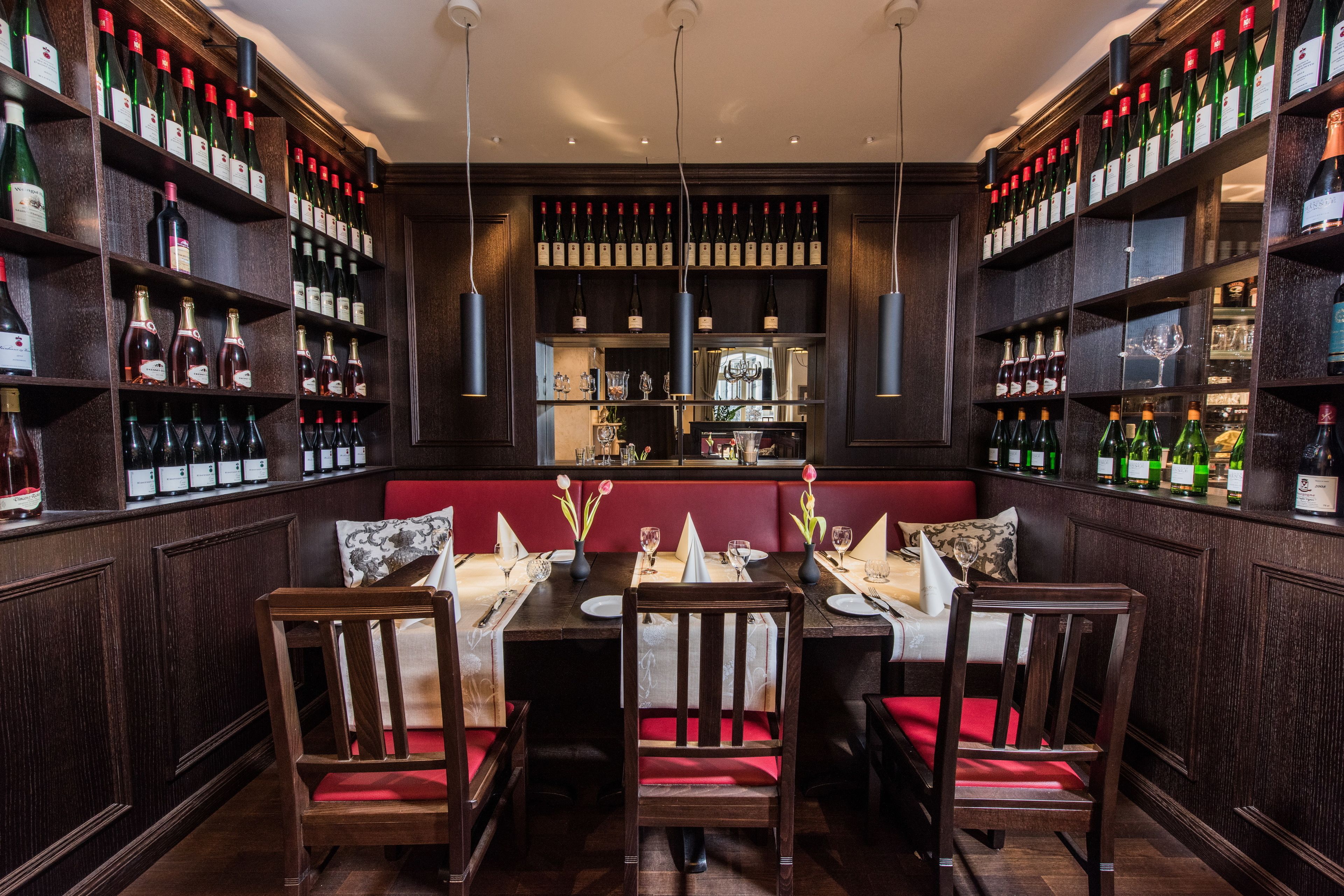 breakfast, lunch, dinner served; al fresco dining