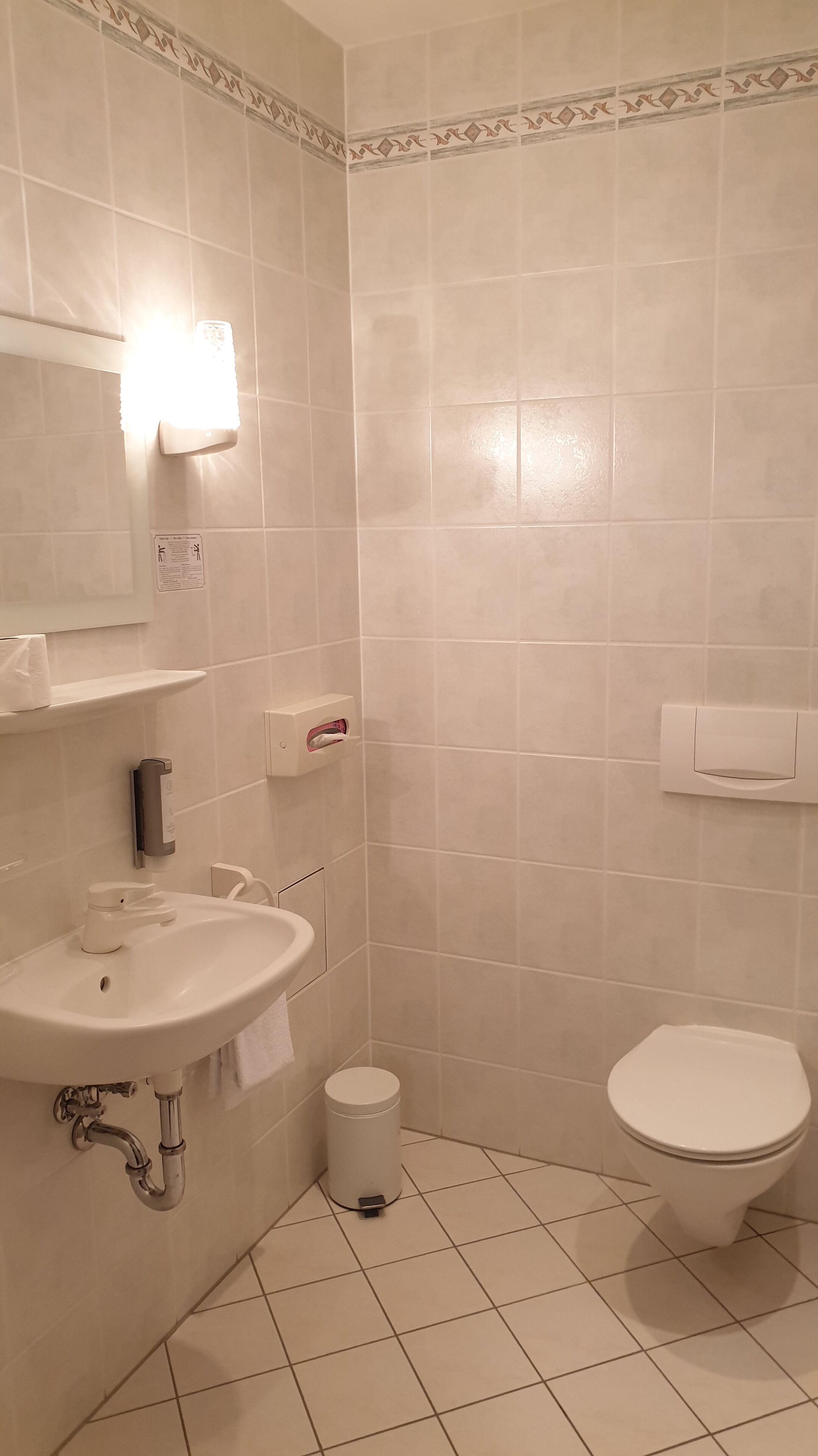 junior suite | bathroom | free toiletries, hair dryer, towels