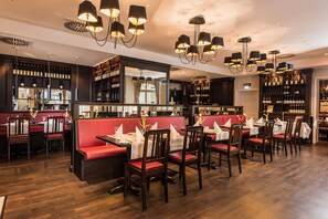 Breakfast, lunch, dinner served; al fresco dining 